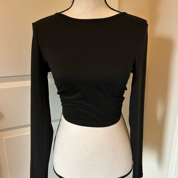 Black laced cross cross open back cropped long sleeve top - Picture 3 of 4